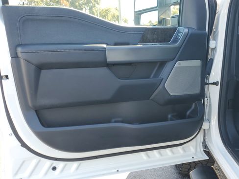 Used 2024 Ford F250 Lariat w/ Sport Appearance Package image 15