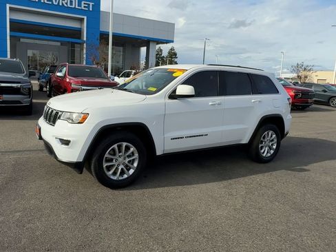Used 2022 Jeep Grand Cherokee Laredo X image 3