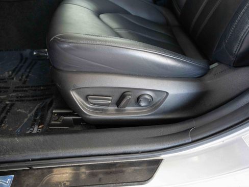 Used 2019 Toyota Avalon XLE image 12