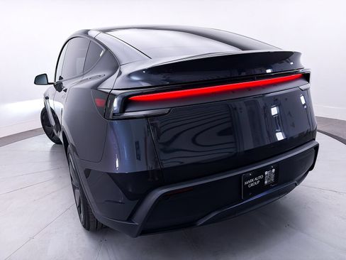 Used 2026 Tesla Model Y Long Range RWD image 9