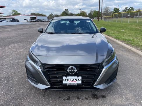 Used 2024 Nissan Altima 2.5 SV image 2