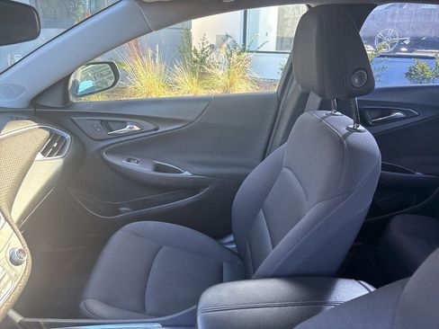Used 2024 Chevrolet Malibu LT image 32