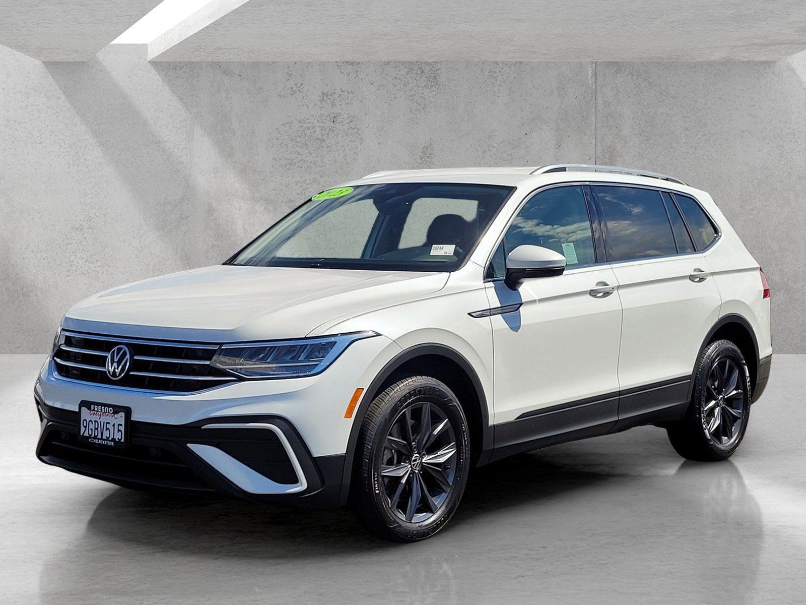 Used 2023 Volkswagen Tiguan SE AWD/4WD image 9