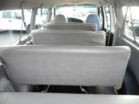Used 1999 Ford E-350 and Econoline 350 Club Wagon image 18
