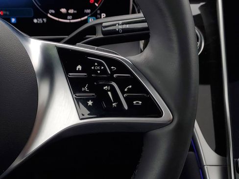 Used 2025 Mercedes-Benz GLC 350e 4MATIC image 18