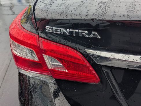 Used 2017 Nissan Sentra S image 5