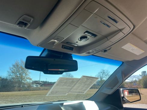 Used 2018 Chevrolet Suburban LT image 20