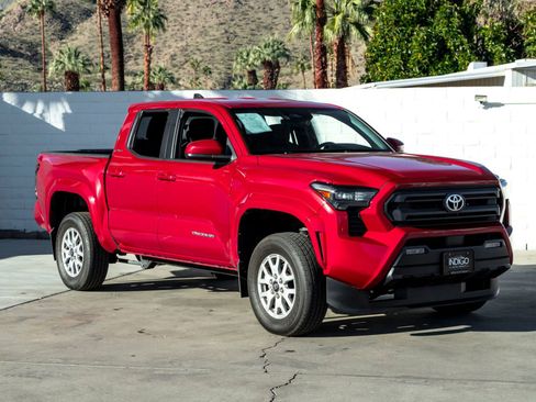 Used 2024 Toyota Tacoma 4x4 Double Cab image 2