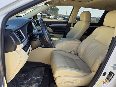 Used 2017 Toyota Highlander XLE image 12
