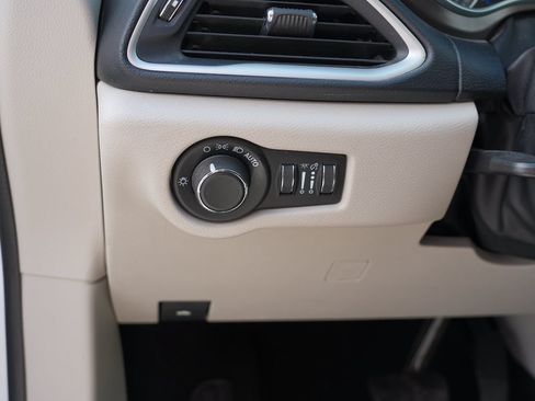 Used 2021 Chrysler Voyager LX FWD image 17