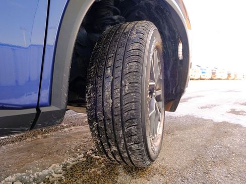 Used 2023 Nissan Rogue S image 40