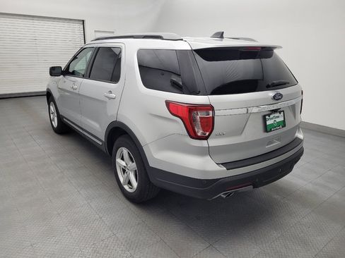 Used 2018 Ford Explorer XLT FWD image 5