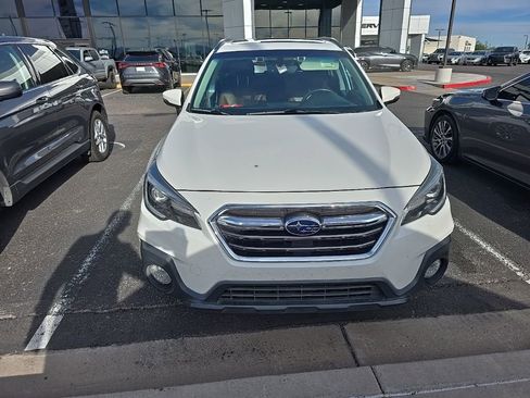 Used 2018 Subaru Outback 3.6R Touring image 2