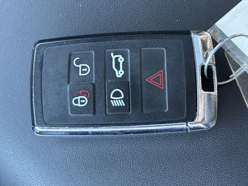 Used 2023 Land Rover Defender 110 V8 image 36