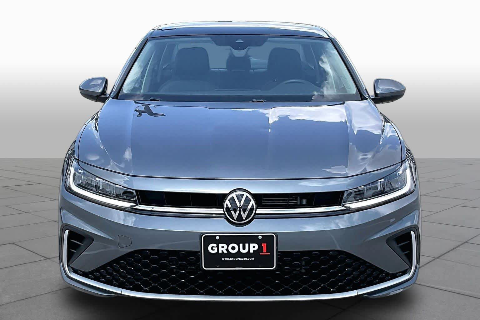 Used 2025 Volkswagen Jetta SE FWD image 4