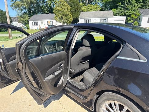 Used 2011 Chevrolet Cruze LT FWD image 12