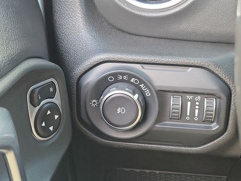 Used 2020 Jeep Wrangler Unlimited Rubicon w/ Quick Order Package 28Y Recon image 27