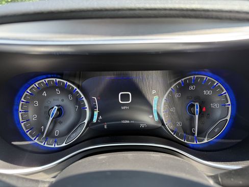 Used 2026 Chrysler Pacifica Pinnacle AWD/4WD image 8