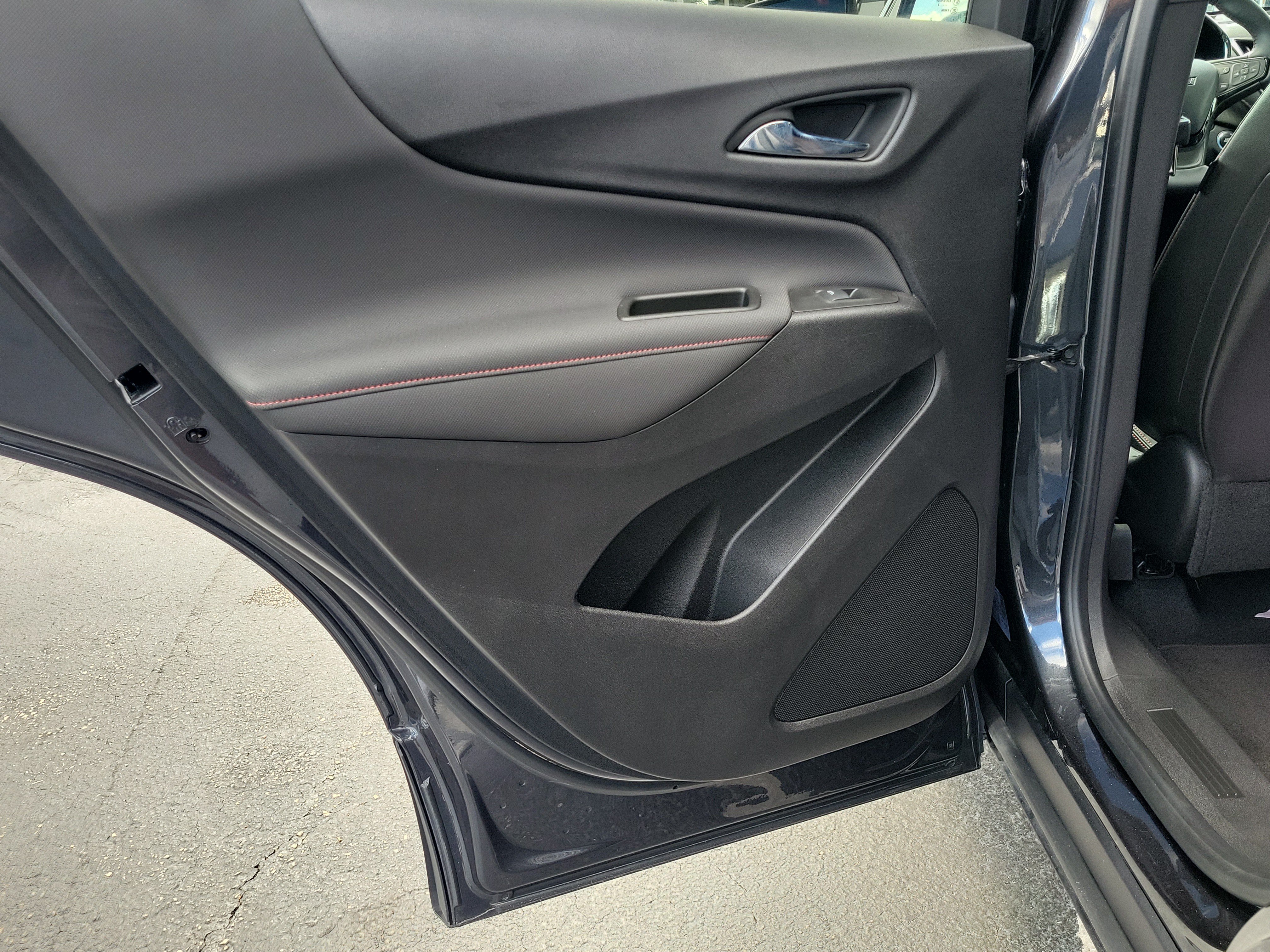 Used 2022 Chevrolet Equinox RS w/ Infotainment Package FWD image 12