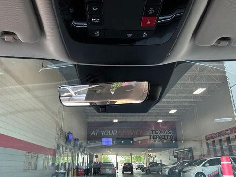 Used 2026 Kia Carnival FWD image 19