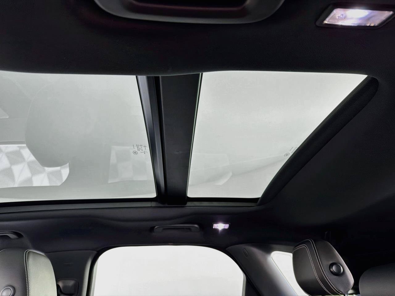 Used 2018 Jaguar F-PACE S AWD/4WD image 44