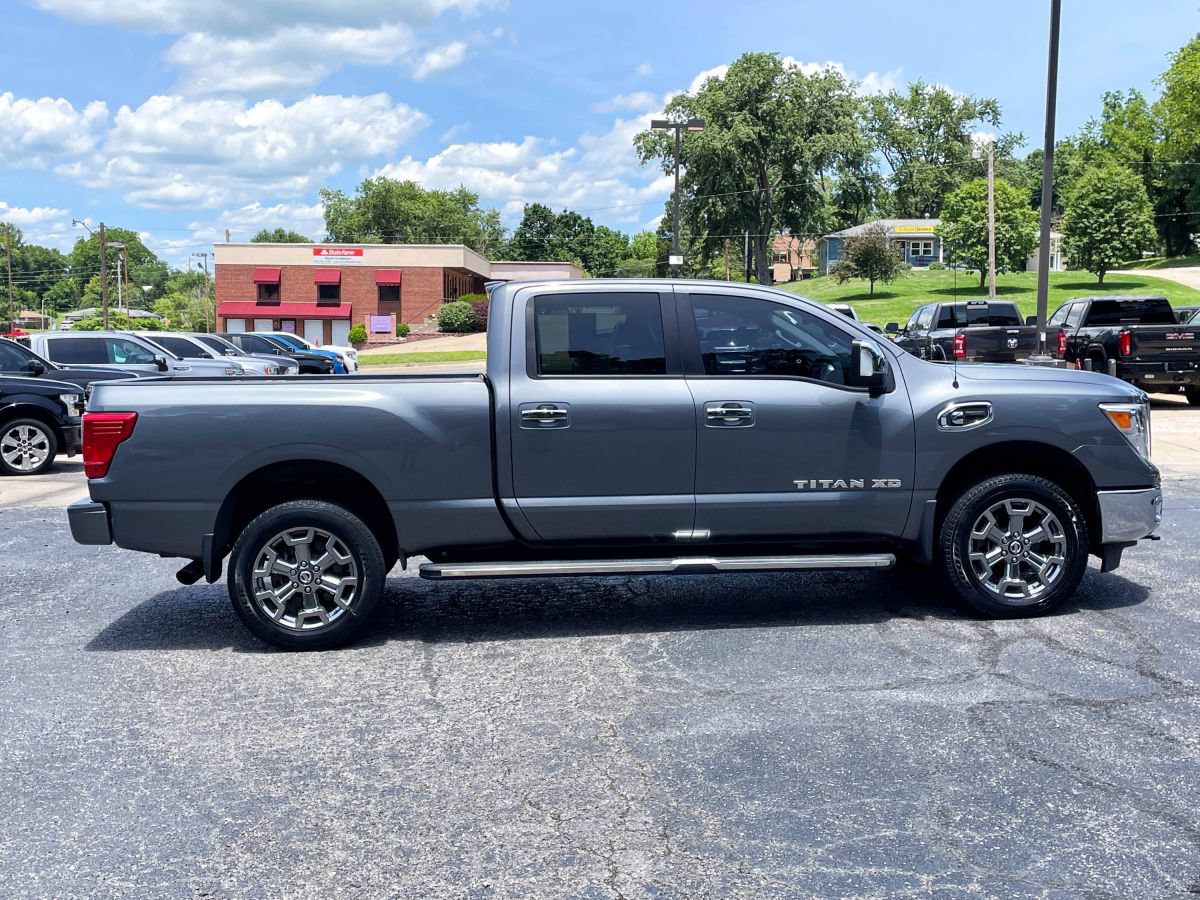Used 2018 Nissan Titan SL w/ Chrome Package AWD/4WD image 4