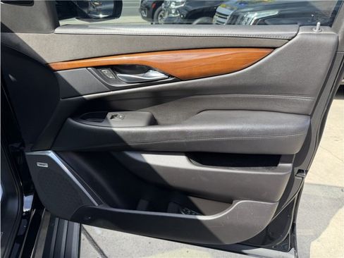 Used 2019 Cadillac Escalade ESV Premium Luxury RWD image 34