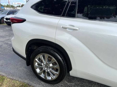 Used 2023 Toyota Highlander Limited AWD/4WD image 17