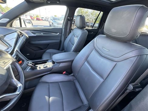 Used 2024 Cadillac XT6 Sport image 11