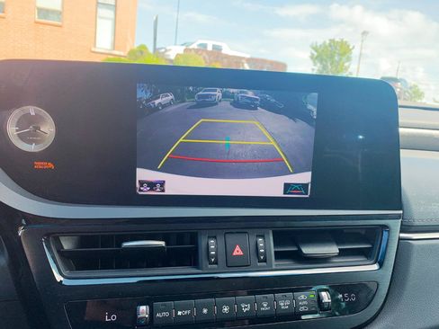 Used 2022 Lexus ES 300h FWD image 13