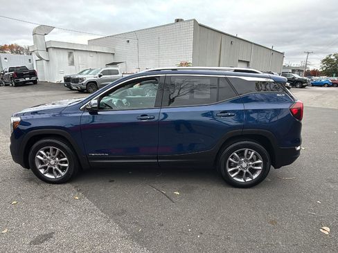 Certified 2022 GMC Terrain SLT image 4