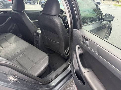 Used 2012 Volkswagen Jetta SE FWD image 7