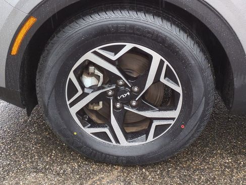 Certified 2024 Kia Sportage LX image 11