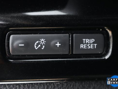 Used 2020 Nissan Titan SV w/ SV Convenience Package image 17