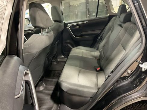 Used 2022 Toyota RAV4 XLE image 19