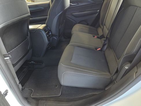 Used 2025 Jeep Grand Cherokee Laredo X image 21