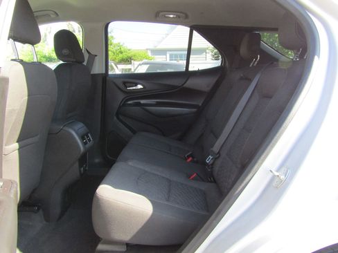 Used 2018 Chevrolet Equinox LT FWD image 16
