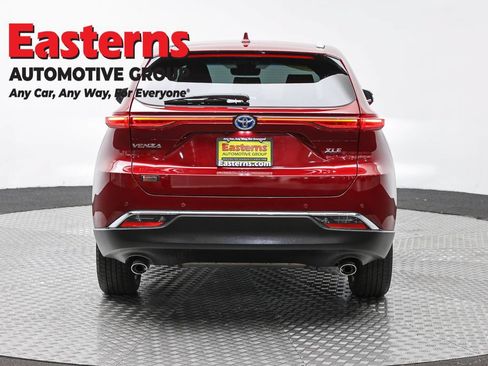 Used 2024 Toyota Venza LE AWD/4WD image 6