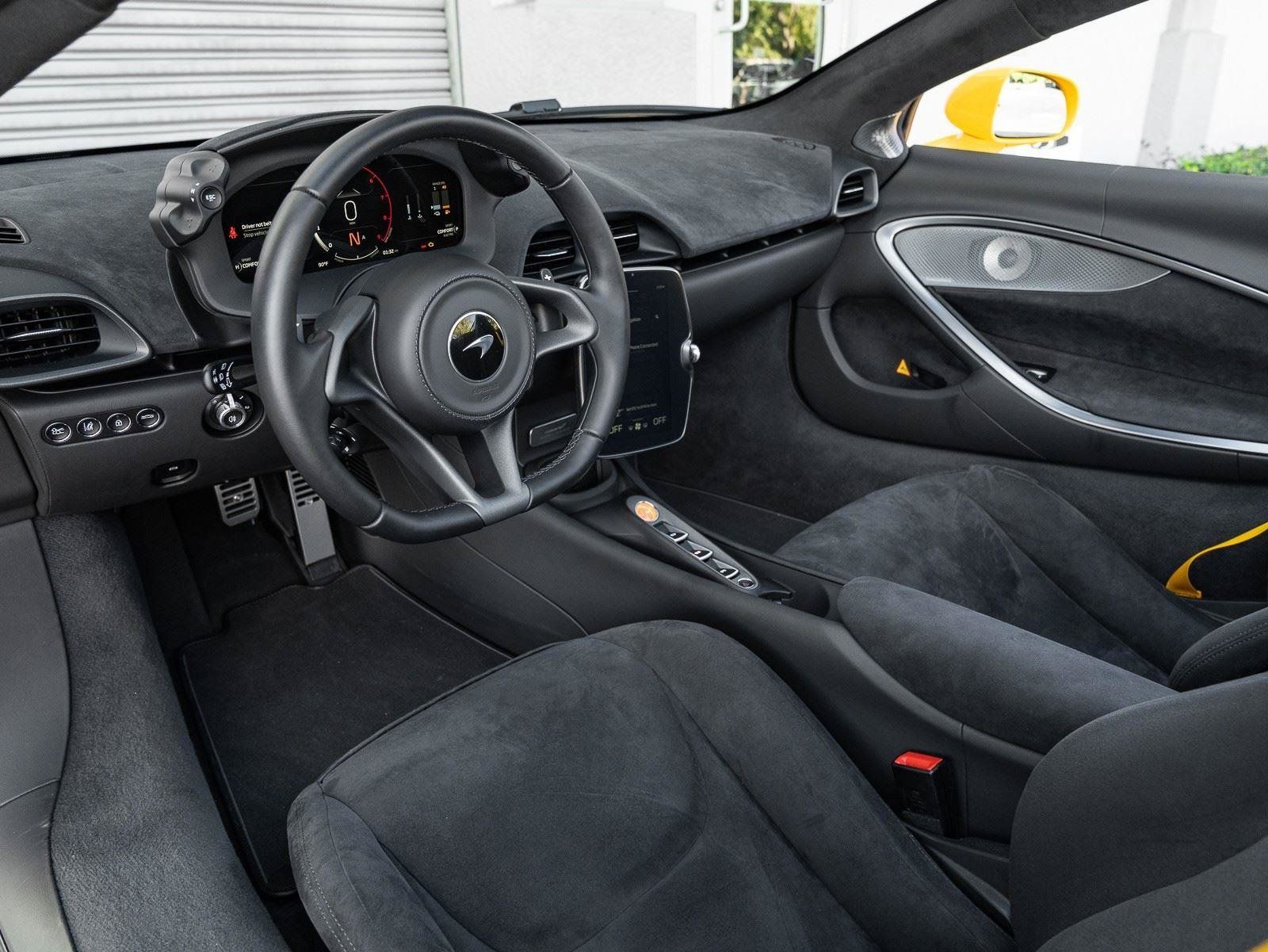 Used 2025 McLaren Artura Spider RWD image 6