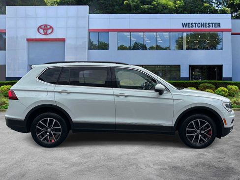 Used 2021 Volkswagen Tiguan SE w/ Panoramic Sunroof Package image 2