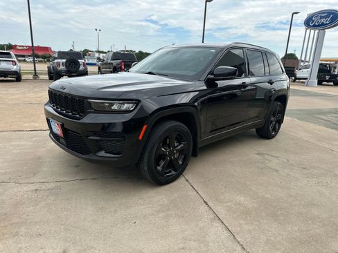 Used 2023 Jeep Grand Cherokee Altitude image 18