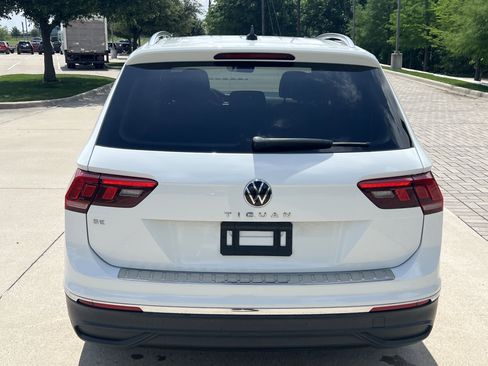 Used 2024 Volkswagen Tiguan SE image 9