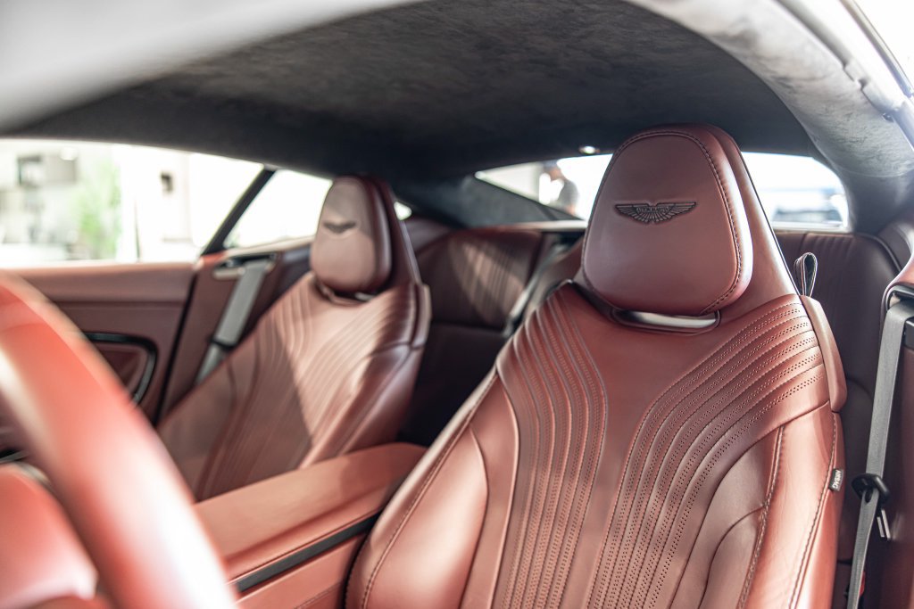 Used 2018 Aston Martin DB11 Coupe RWD image 16