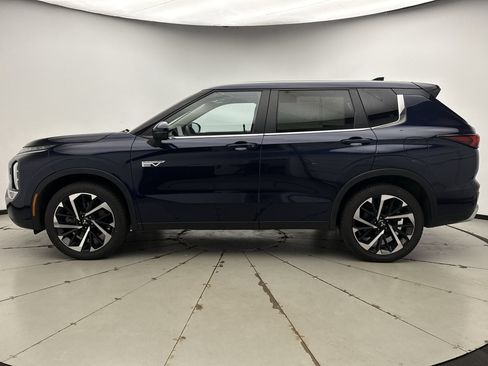 Used 2024 Mitsubishi Outlander SE AWD/4WD image 2