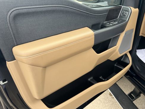 Used 2024 Ford F250 Lariat w/ Chrome Package image 23