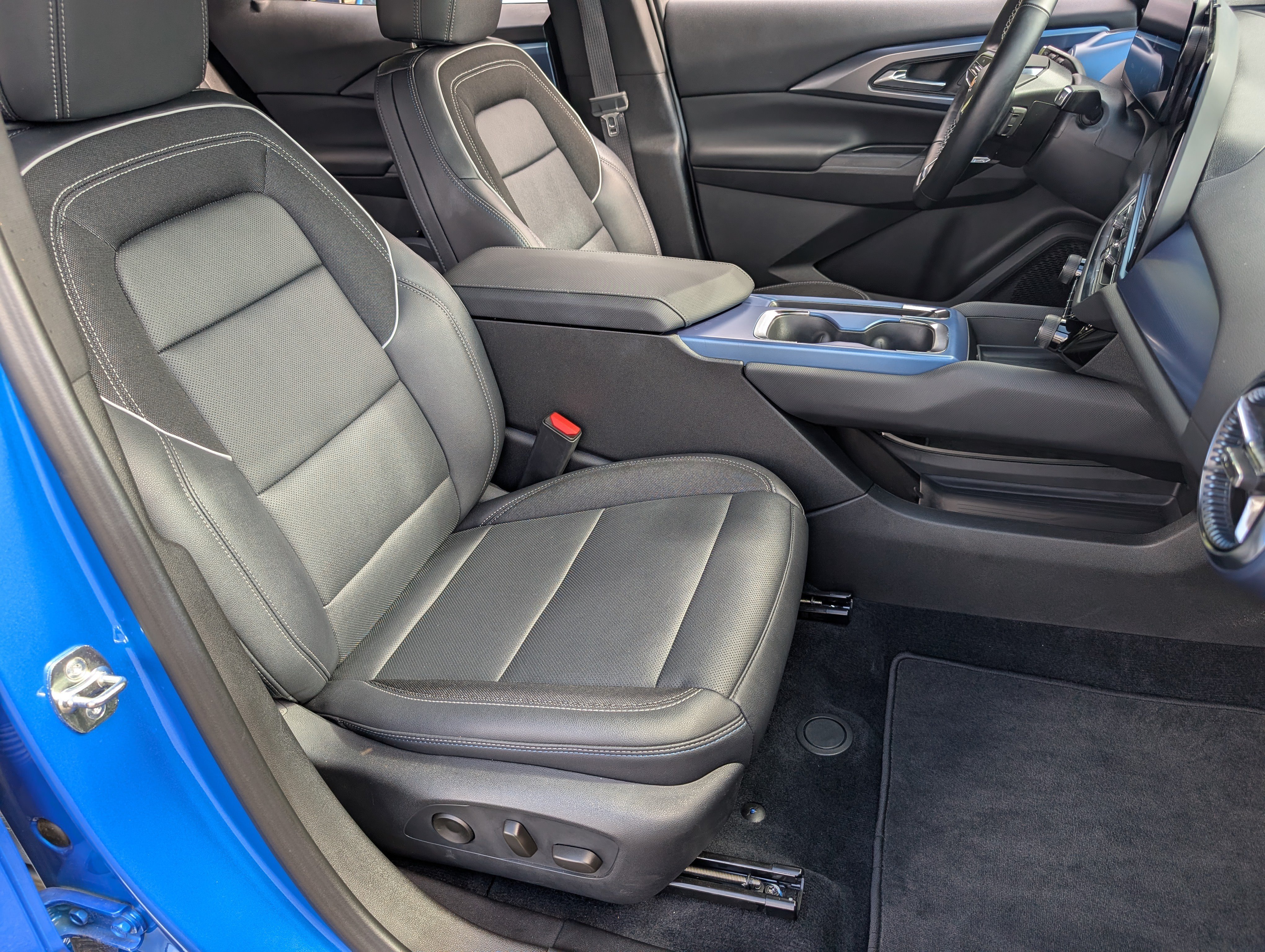 Used 2025 Chevrolet Equinox EV LT w/ Convenience Package II FWD image 21