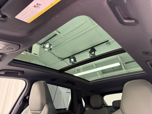 Certified 2024 Porsche Cayenne S AWD/4WD image 35