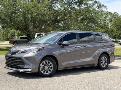 Used 2021 Toyota Sienna XLE