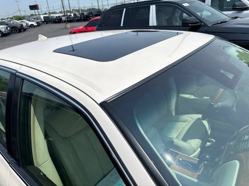Used 2011 Cadillac DTS Platinum FWD image 31