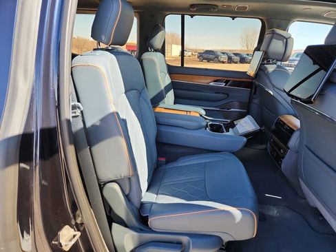 Used 2024 Jeep Grand Wagoneer Series III w/ Rear Seat Video Group 1 AWD/4WD image 28